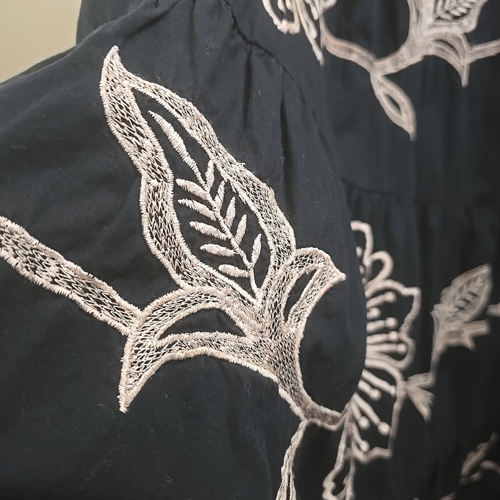 Tunique Boho Black Skirt with Tan Floral Embroidery Sz M Zipper Closure - Picture 4 of 6